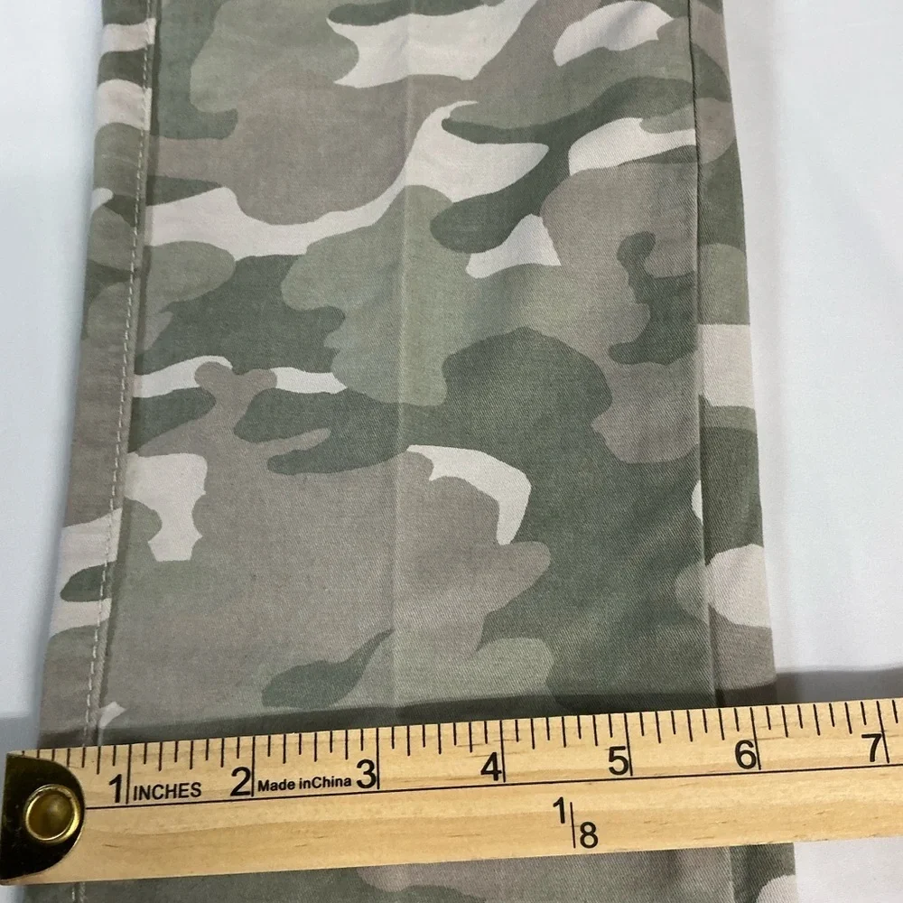 GAP Women's Girlfriend Khakis Camouflage Straight Leg - Picture 10 of 10